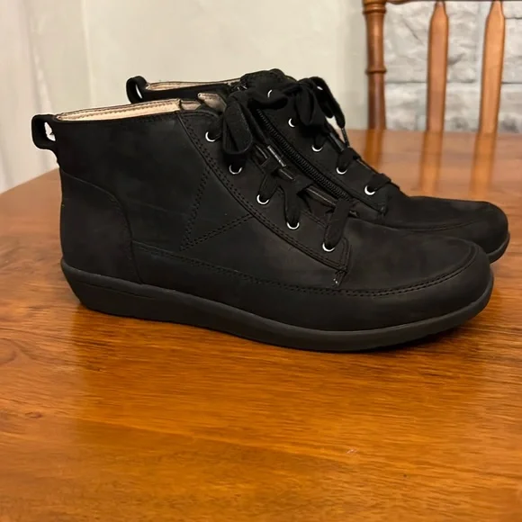 Vionic | Shoes | Womens Vionic Shawna Nubuck Boots Womens  display picture 2